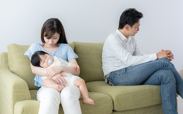 すべてが敵!? 産後「ガルガル期」調査でわかったママたちの発動ポイント【パパママの本音調査】  Vol.350