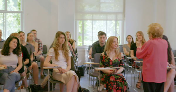 シングルマザー、3度の結婚、91歳の現役セックスセラピストの「ブレない生き方」から学べること