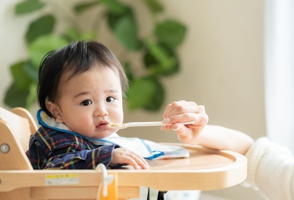 【医師監修】よだれはいつから出る？　垂れる理由と要注意なケース