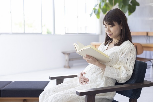 【医師監修】妊娠中期のおなかの張りはガス？　張る原因と対処法