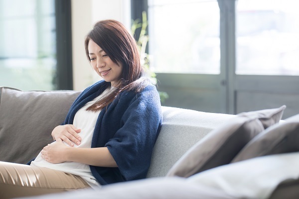 【医師監修】妊娠中期のおなかの張りはガス？　張る原因と対処法
