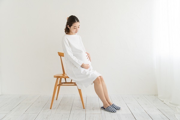 【医師監修】逆子体操は効果ある？　やり方を原理から学ぼう！