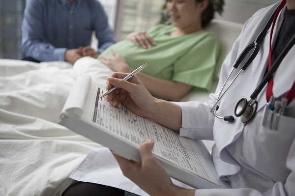 【医師監修】初産は予定日より遅れる？　陣痛の時間も知りたい！