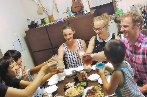 英語が苦手でも大丈夫！ 「ホームビジット」の達人に教わる、親子で外国人をおもてなしするコツ