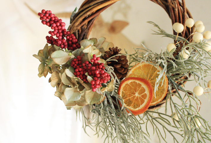 【100均＆プチプラ】で楽しむクリスマスインテリア6選　モノトーンからナチュラル系まで！