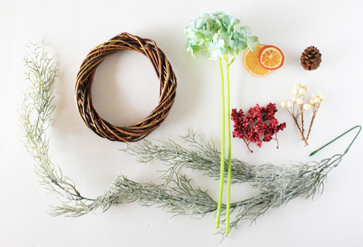 【100均＆プチプラ】で楽しむクリスマスインテリア6選　モノトーンからナチュラル系まで！