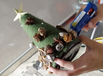 【100均＆プチプラ】で楽しむクリスマスインテリア6選　モノトーンからナチュラル系まで！