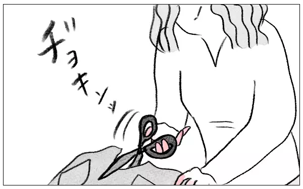服を切り刻む母。着たい服すらも支配されていく【親に整形させられた私が、母になる Vol.3】