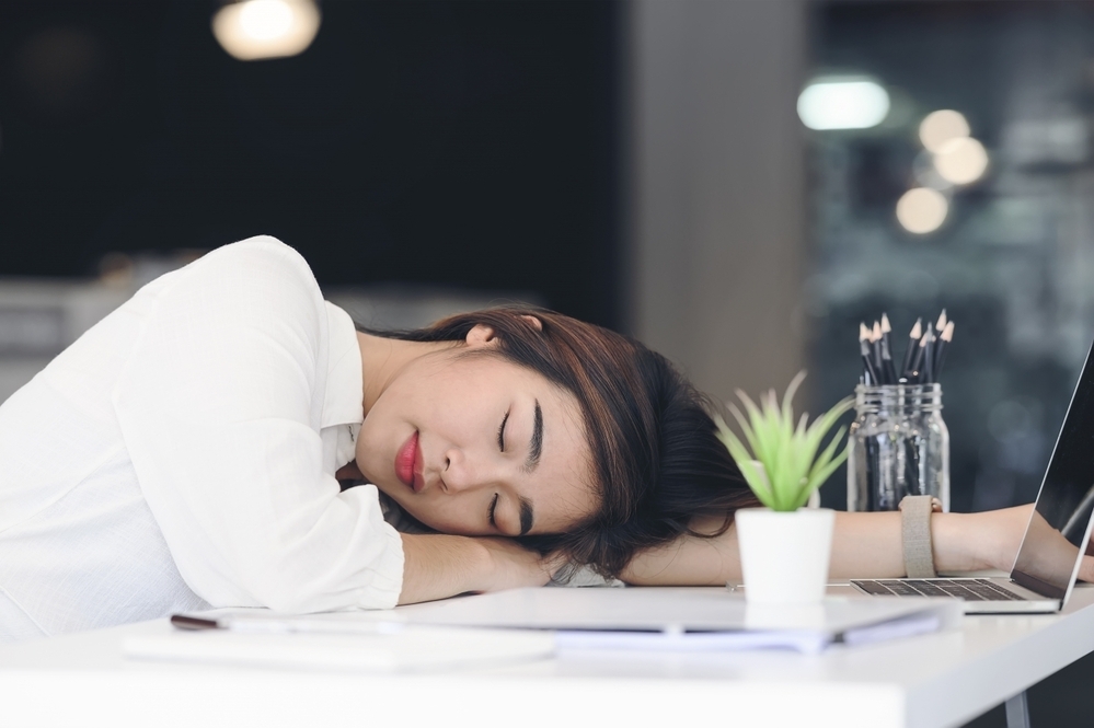 【医師監修】生理前眠いのはどうして？　眠い時の対策も知っておこう