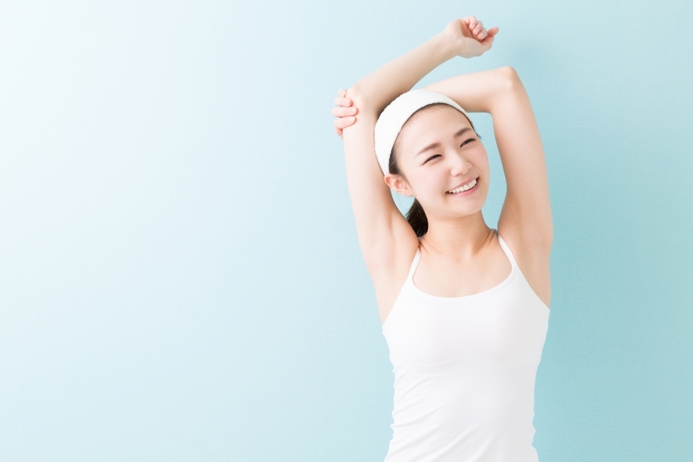 【医師監修】脇の黒ずみが気になる！ 　黒くなる原因と解消方法とは