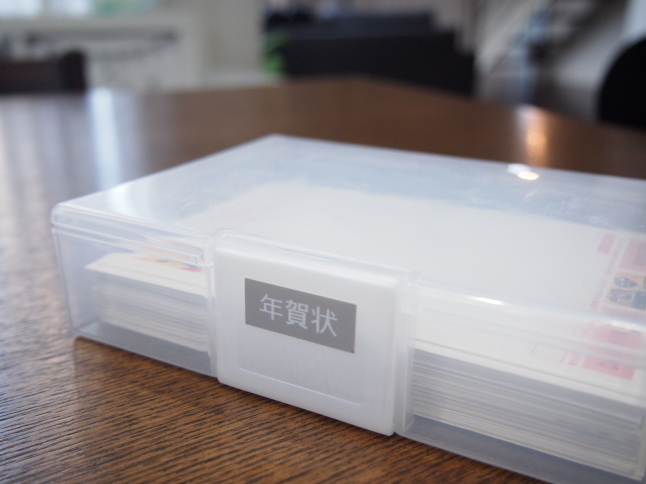 年賀状やハガキが劇的にスッキリ片付く！ 並べて楽しい【製本スタイル】や【入れるだけ】のかんたん収納アイディア