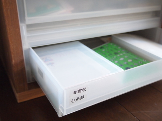 年賀状やハガキが劇的にスッキリ片付く！ 並べて楽しい【製本スタイル】や【入れるだけ】のかんたん収納アイディア