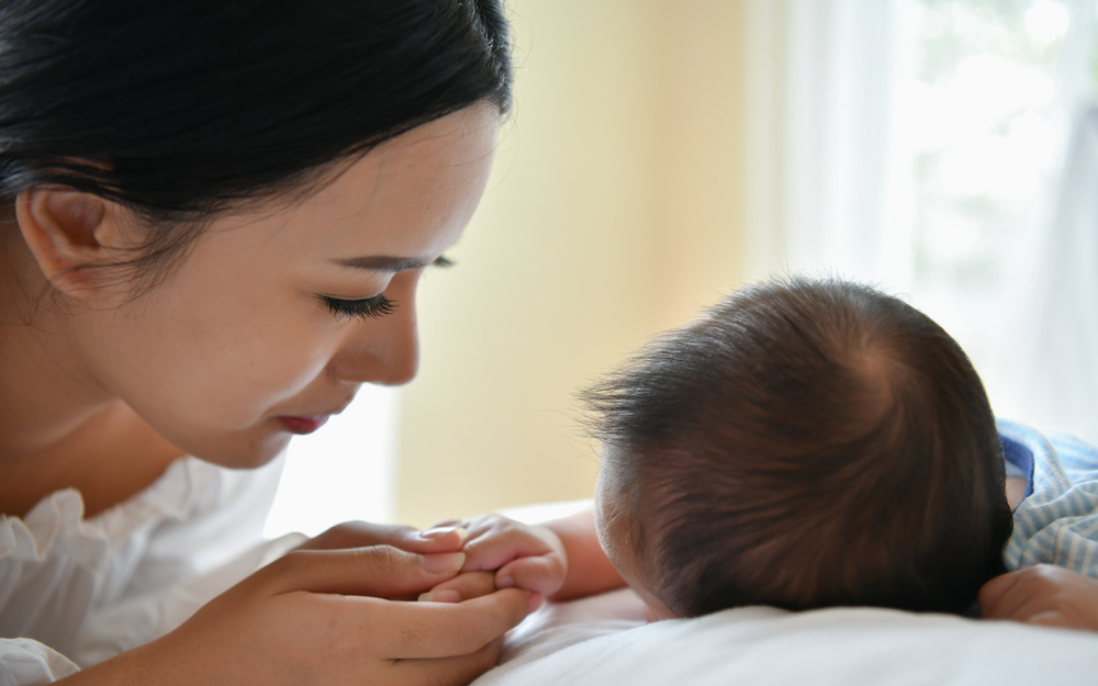 【医師監修】ねんねトレーニング、赤ちゃんの心への影響は？医学的正しい実践法