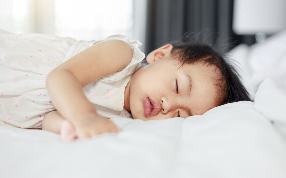 【医師監修】ねんねトレーニング、赤ちゃんの心への影響は？医学的正しい実践法