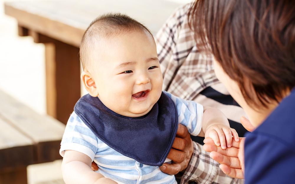 【子育て中のほっこりする話】外出先で出会った涙が出るほどうれしいエピソード【パパママの本音調査】  Vol.358