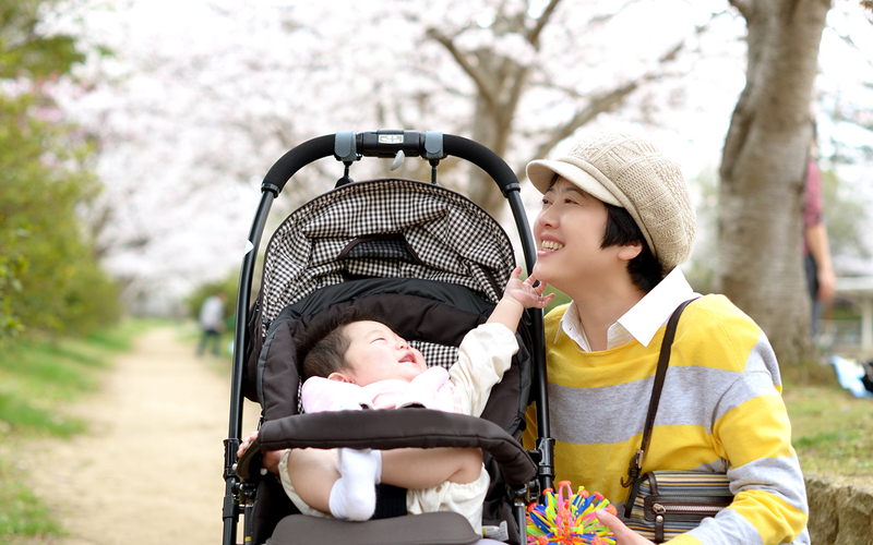 【子育て中のほっこりする話】外出先で出会った涙が出るほどうれしいエピソード【パパママの本音調査】  Vol.358