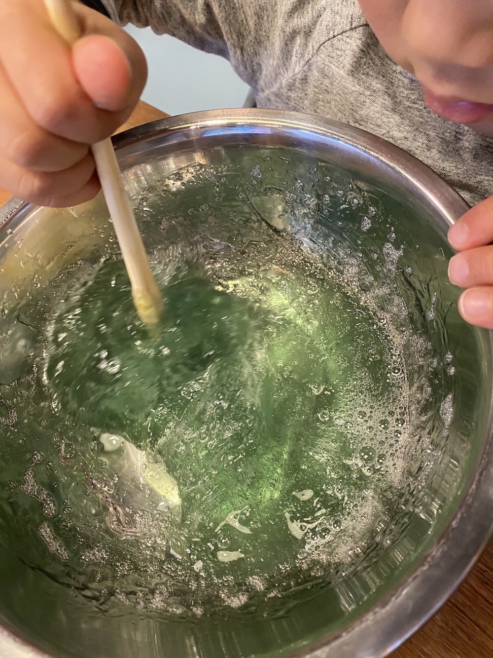 パパっと作って長く遊べる！ 手作り「スライム」に子どもたちが大興奮【『まりげのケセラセラ日記 』】  Vol.35