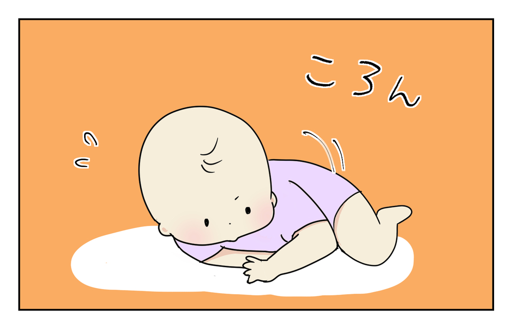 捻りから寝返りまでがとてつもなく早かった！ 「双子の初寝返り」を見ることができた話【四方向へ散らないで Vol.14】