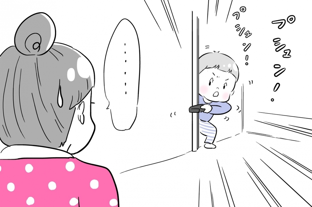 ヒーローものにハマった2歳息子のかわいい猛攻撃…！【夫婦のじかん大貫ミキエの芸人育児日記 Vol.22】