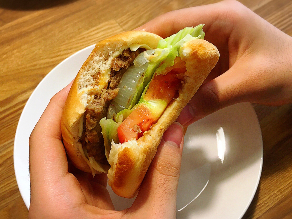 料理疲れにぴったり！ 激安ハンバーガーがひと手間でリッチな味に早変わり【パパン奮闘記 ～娘が嫁にいくまでは～ 第94話】