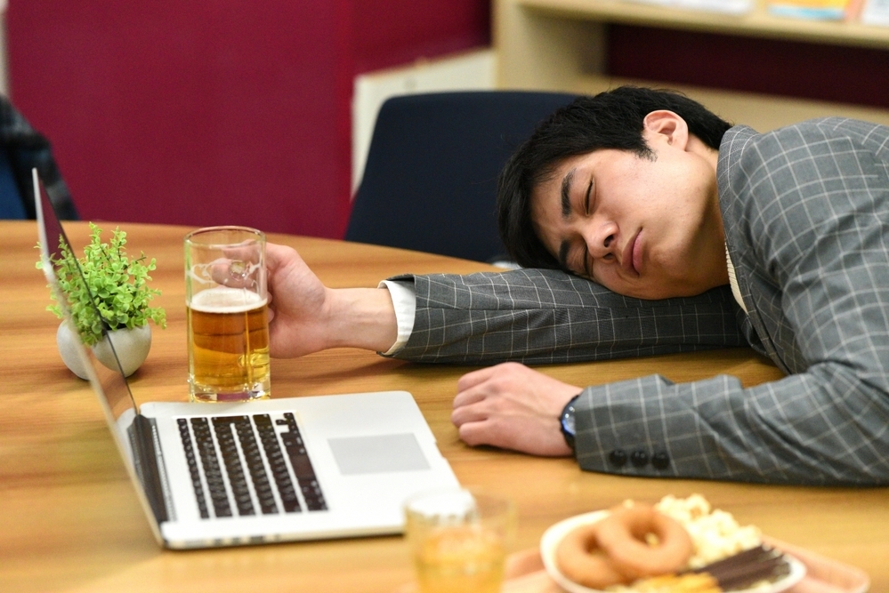 夫の友人との付き合いが苦痛…オンライン飲み会にも参加しないとダメ？