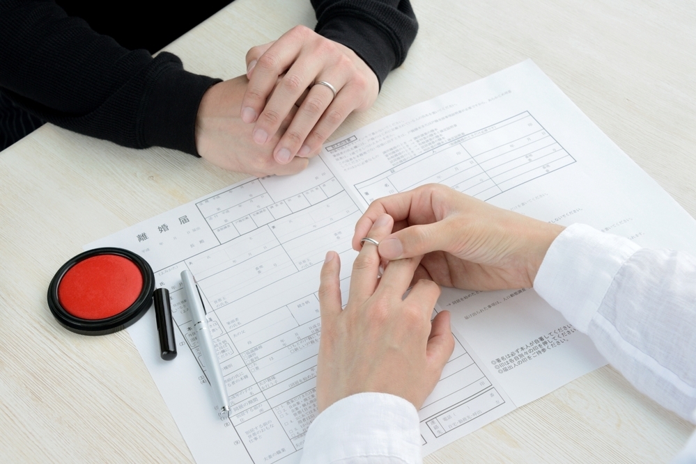 夫の浮気が発覚！　離婚する人としない人、その違いは？