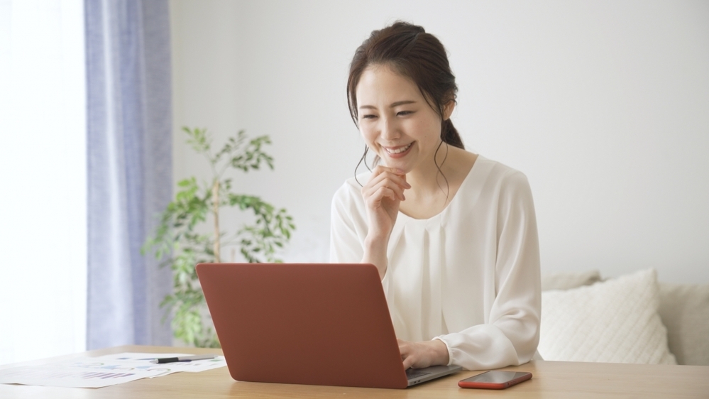 オンライン飲み会や会議…ママたちが「オンライン〇〇」に疲れてしまう理由と上手な対処法