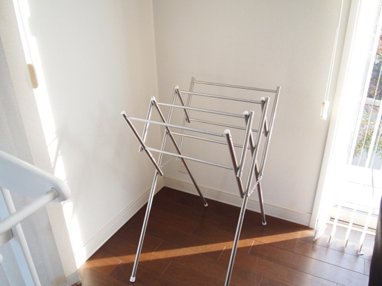 【みんなの部屋干し対策】イヤ～な臭いを解消するコツ＆便利な部屋干しアイテム