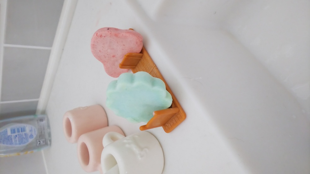 石鹸置き場におもちゃを活用！　子どものアイディアってすごい【チッチママ＆塩対応旦那さんの胸キュン子育て 第98話】