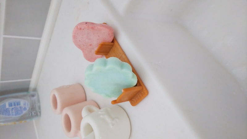 石鹸置き場におもちゃを活用！　子どものアイディアってすごい【チッチママ＆塩対応旦那さんの胸キュン子育て 第98話】