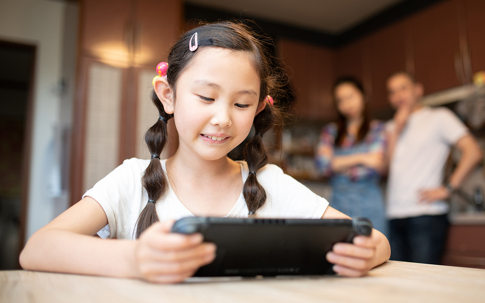 コロナ禍で増える子どものゲーム時間…一番の問題はスマホを手放せない親!?【パパママの本音調査】  Vol.380