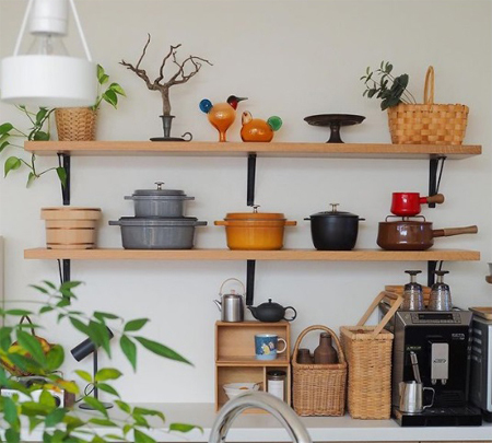「見せるキッチン収納」は難しい？ 出しっぱなしでもすっきり見せる3つのポイント　