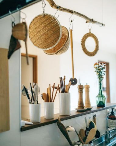 「見せるキッチン収納」は難しい？ 出しっぱなしでもすっきり見せる3つのポイント　