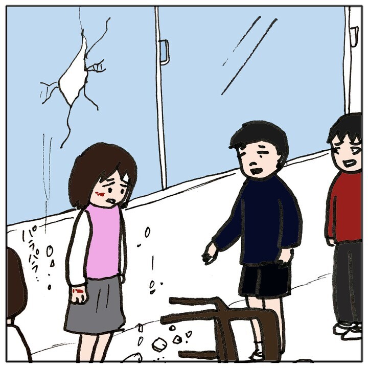 学級崩壊したクラスで娘がケガ!? 緊急保護者会の担任の対応に驚愕…！【ママ友がモンペだった話 Vol.10】