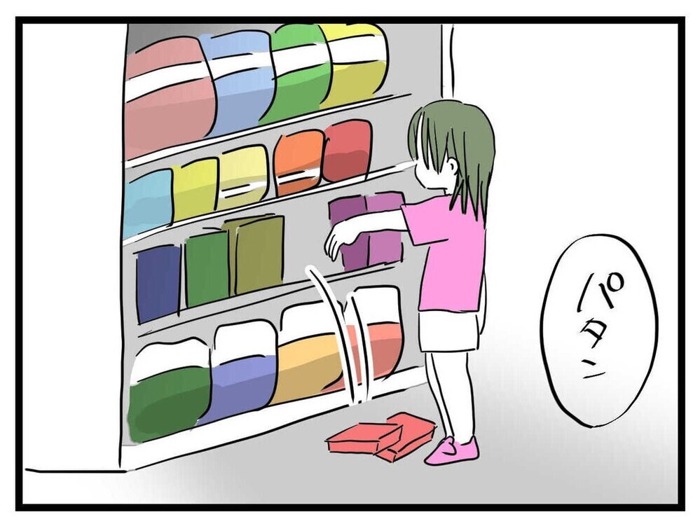 コンビニで商品を落とし始めたあの子　いったい何してるの!?【あの子 Vol.13】