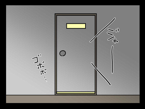 その夜、姉がトイレから出ると…階段の暗闇に浮かぶ恐怖の光景【おじさんがいる Vol.7】