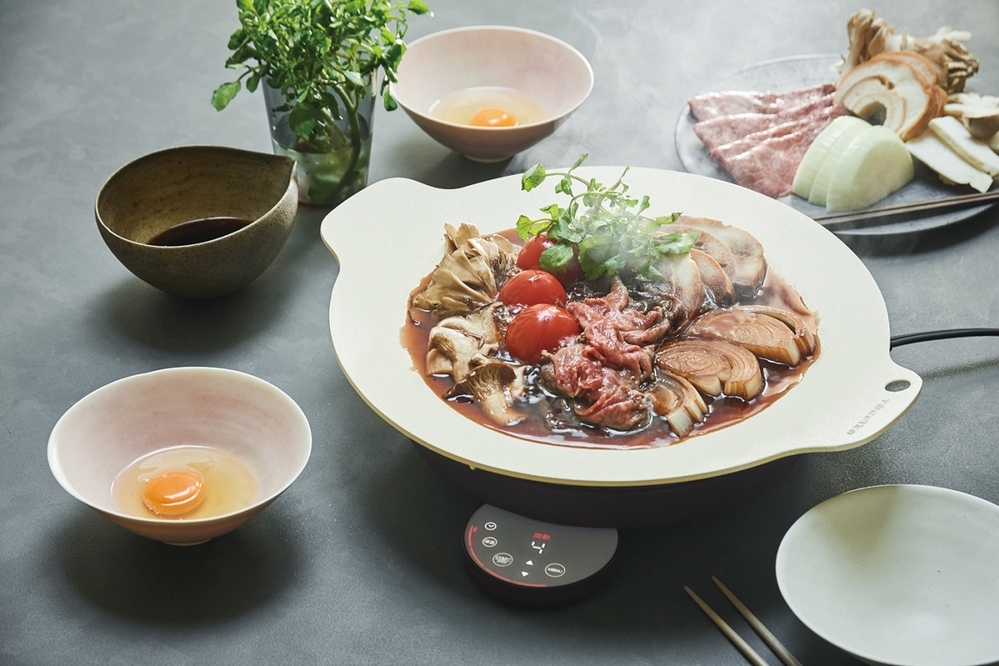 みんなが集まる日の食卓が、これひとつで変わる! レコルトの「卓上IHクッキンググリドル」【編集部の「これ、気になる!」  Vol.41】