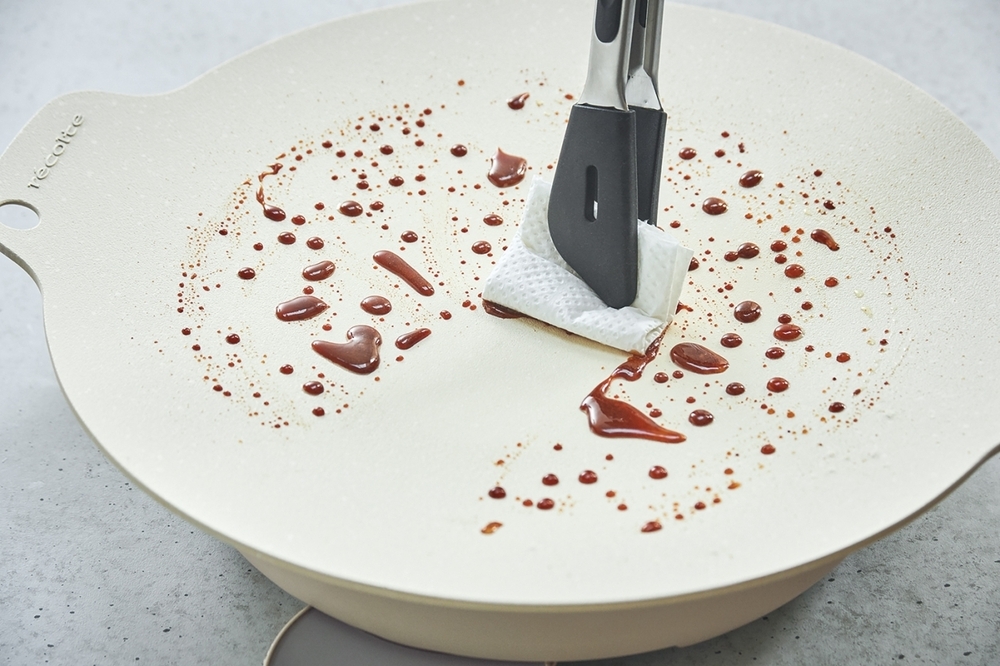 みんなが集まる日の食卓が、これひとつで変わる! レコルトの「卓上IHクッキンググリドル」【編集部の「これ、気になる!」  Vol.41】