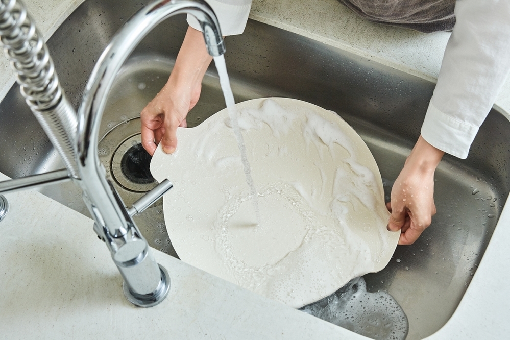 みんなが集まる日の食卓が、これひとつで変わる! レコルトの「卓上IHクッキンググリドル」【編集部の「これ、気になる!」  Vol.41】