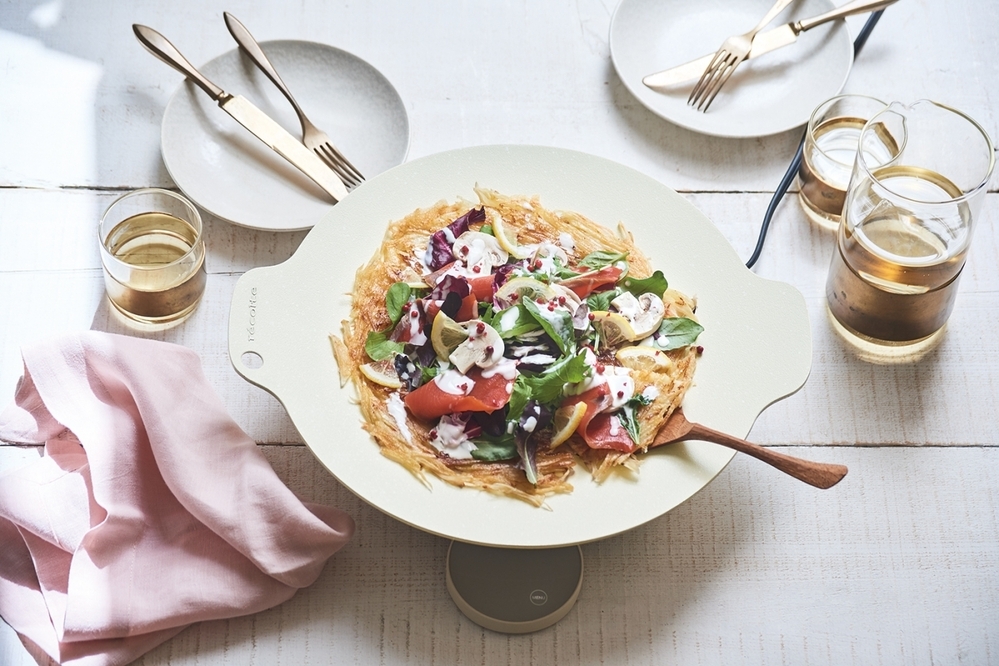 みんなが集まる日の食卓が、これひとつで変わる! レコルトの「卓上IHクッキンググリドル」【編集部の「これ、気になる!」  Vol.41】