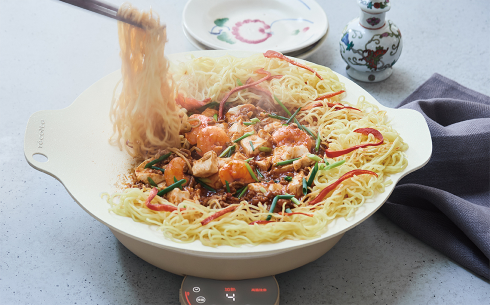 みんなが集まる日の食卓が、これひとつで変わる! レコルトの「卓上IHクッキンググリドル」【編集部の「これ、気になる!」  Vol.41】