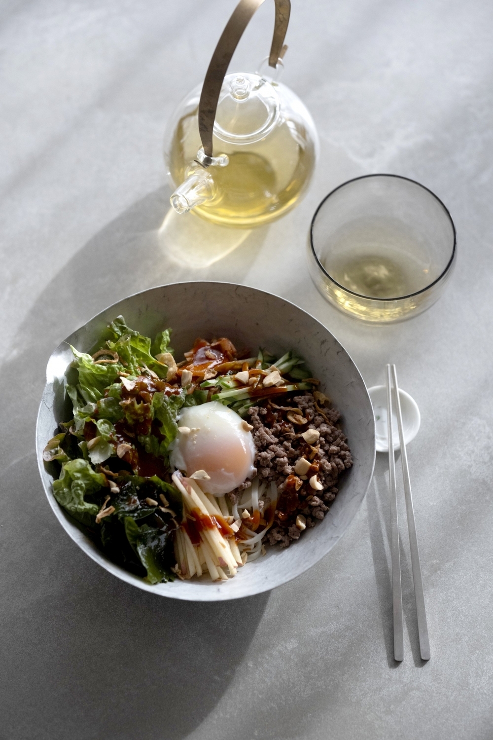 忙しいあなたにたっぷり野菜を！　ヌードル×サラダ、新感覚のおいしさ「NAMEN（ナーメン）」【編集部の「これ、気になる！」  Vol.49】