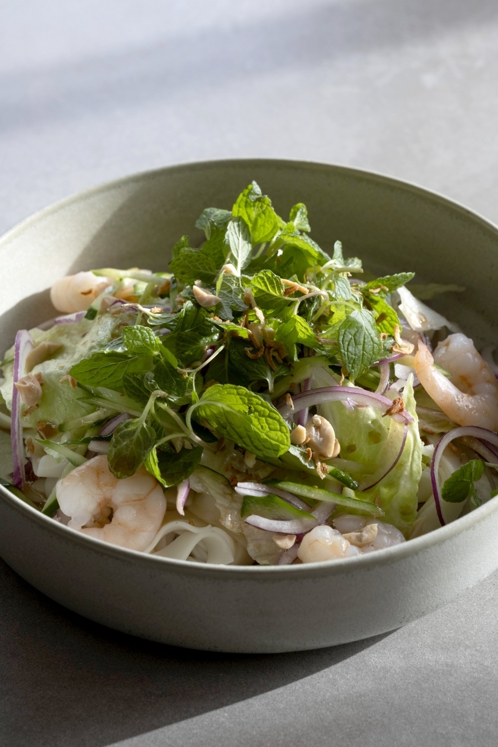 忙しいあなたにたっぷり野菜を！　ヌードル×サラダ、新感覚のおいしさ「NAMEN（ナーメン）」【編集部の「これ、気になる！」  Vol.49】