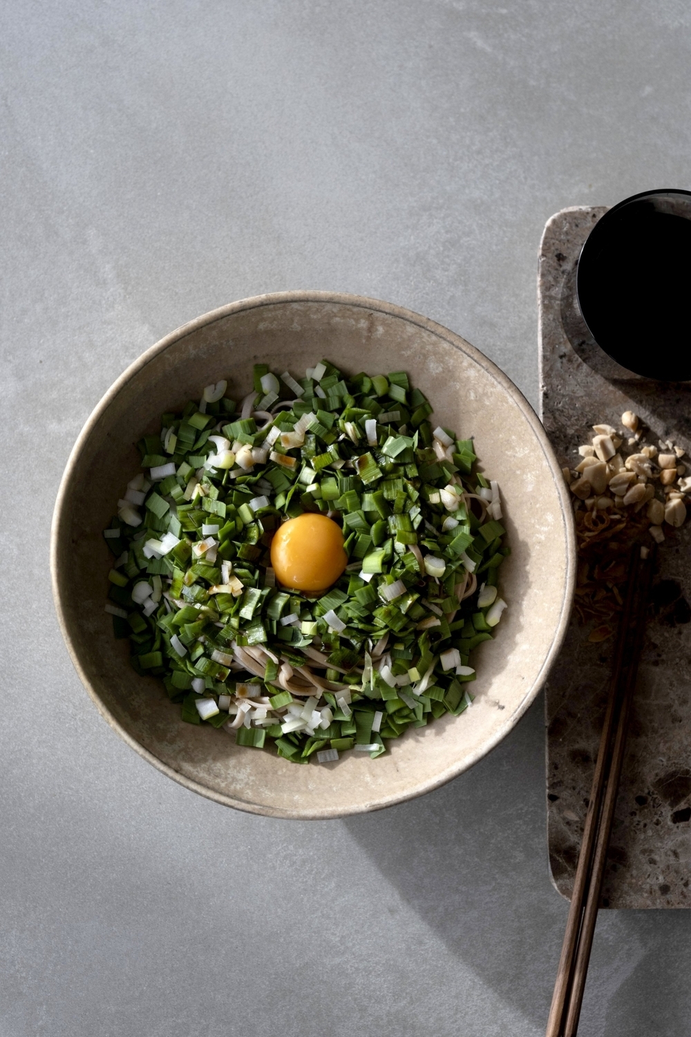 忙しいあなたにたっぷり野菜を！　ヌードル×サラダ、新感覚のおいしさ「NAMEN（ナーメン）」【編集部の「これ、気になる！」  Vol.49】