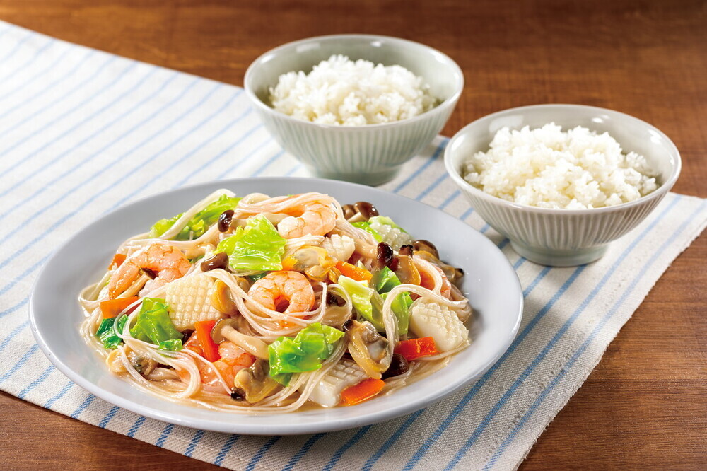 海鮮の旨味＋ブロッコリーで子どもが喜ぶ一品に！ 約7分で完成する「海鮮味焼きビーフン」【編集部の「これ、気になる！」  Vol.59】