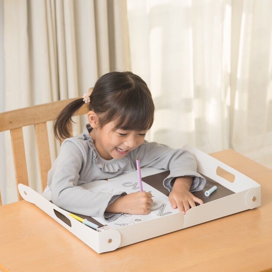 “子どもが自分からお片づけしたくなる商品”をコンセプトに開発、サクラクレパスの「おえかき学習トレー」＆「こまごまファイル」【編集部の「これ、気になる！」  Vol.65】