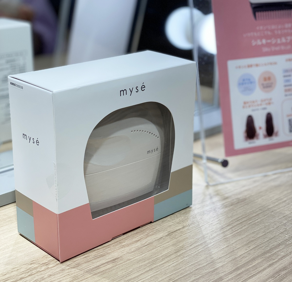 いつでもどこでも“ヘア直し”ができる！ 手のひらサイズ＆コードレスの「シルキーシェルブラシ」が便利【編集部の「これ、気になる！」  Vol.72】