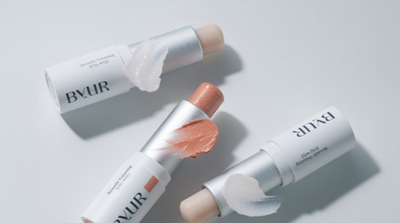 明日からポーチにマストハブ?!　メイク直しに “使える”　頼れる「技ありコスメ」はこれ！