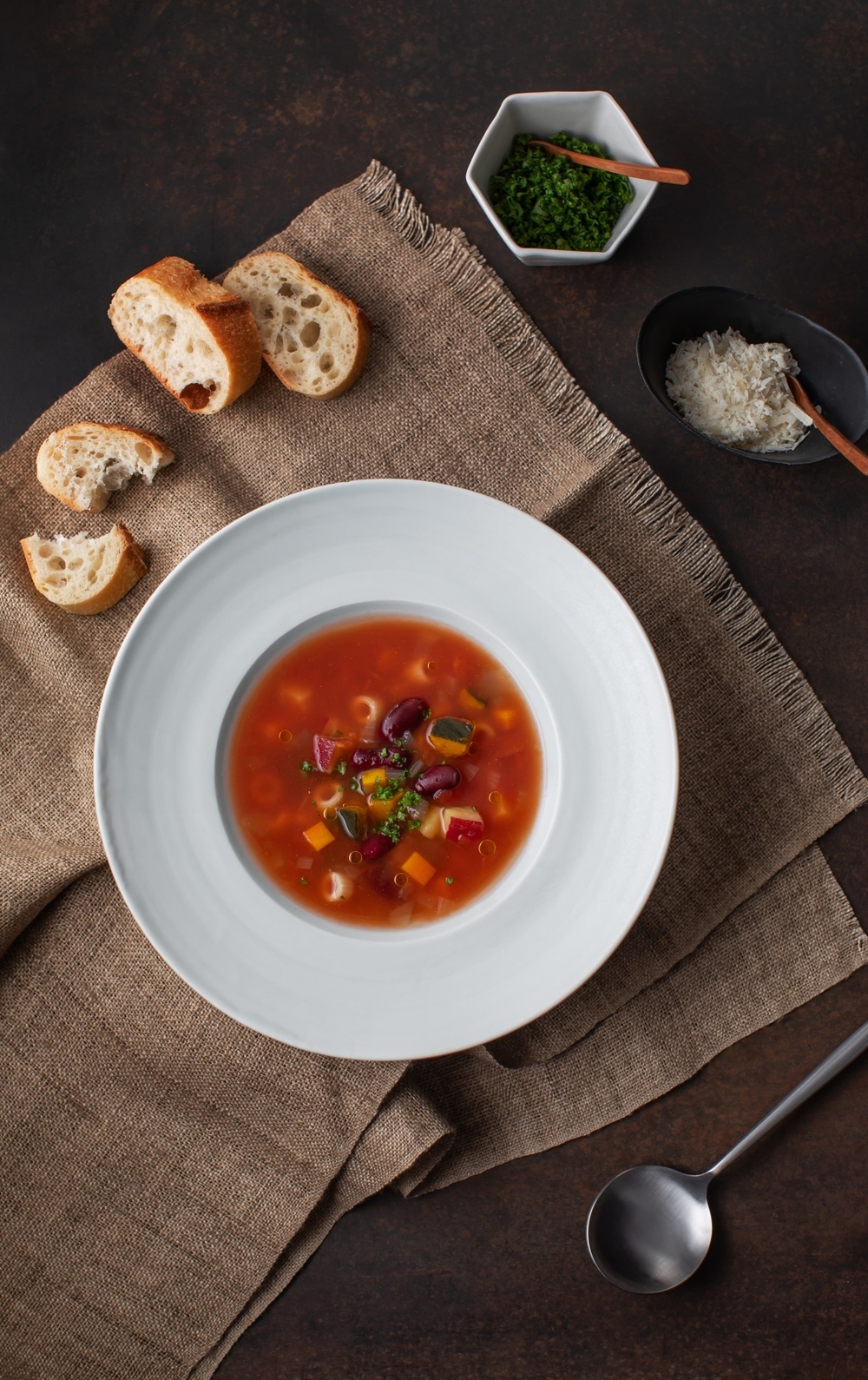 熱々スープやひんやりスムージー、おかゆや豆乳作りもできる! パワフルな粉砕力で栄養をまるごと摂れる、ヒーター付きブレンダー 「おうちシェフ BLENDER」【編集部の「これ、気になる!」  Vol.128】