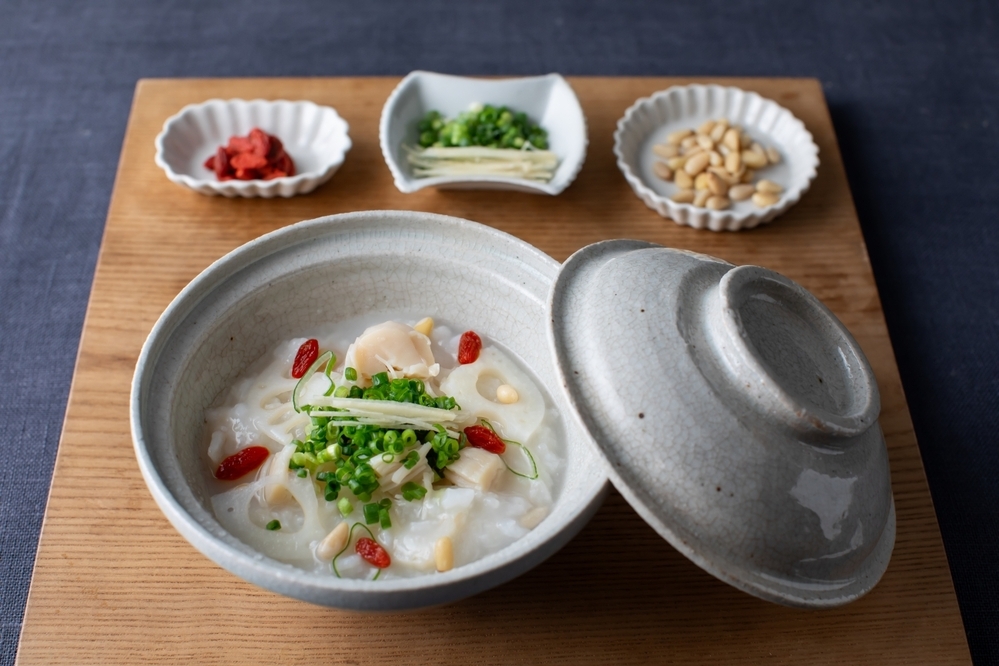 熱々スープやひんやりスムージー、おかゆや豆乳作りもできる! パワフルな粉砕力で栄養をまるごと摂れる、ヒーター付きブレンダー 「おうちシェフ BLENDER」【編集部の「これ、気になる!」  Vol.128】